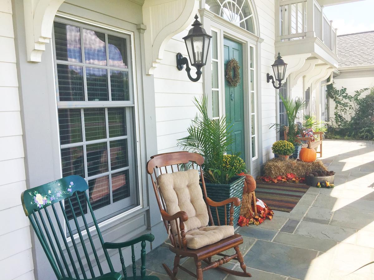 The B & B At Queenslake Midway Exterior photo